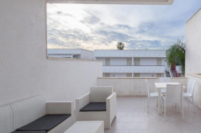 Appartamento a 150 m dal mare climatizzato con bellissimo patio esterno Torre Pali